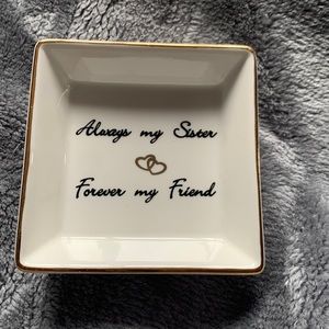 🔵 NWOT “sister” Jewelry tray